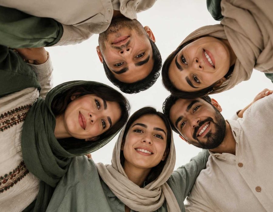 group-of-teenagers-in-circle-UXCYGNJ.jpg